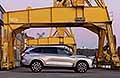 La MG Cyber Concept ridefinisce i SUV elettrici: quasi 5 metri di muscoli e innovazione firmati Jozef Kaban. Ispirata alla storica EX181 degli anni ´50, unisce l´aerodinamica estrema delle sportive e lo spazio per la famiglia. Una vera ammiraglia hi-tech