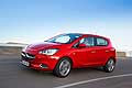 La nuova Opel Corsa evidenzia una migliore funzionalità del nuovo servosterzo elettrico con servoassistenza variabile in funzione della velocità