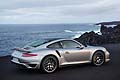 Porsche 911 Turbo S fiancata laterale, motore è il tradizionale 6 cilindri Turbo