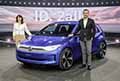Volkswagen utilitaria elettrica ID.2 All con Imelda Labbé membro del Consiglio di Amministrazione per il Marketing, Vendita e Post-vendita di Volkswagen, a destra Thomas Schäfer, CEO di Volkswagen