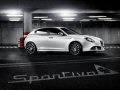 Nata sulla base della versione Exclusive, la Giulietta Sportiva può essere equipaggiata con i propulsori 1.4 MultiAir TurboBenzina 170 CV, anche con cambio automatico doppia frizione Alfa TCT, e i turbodiesel 2.0 JTDM 140 CV e 2.0 JTDM 170 CV.