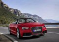 L’Audi RS 5 Cabriolet, il cui listino parte da 94.500 euro, ha una carrozzeria estremamente rigida, elemento essenziale per un handling sportivo, un’elevata sicurezza in caso di impatto e massima silenziosità a bordo.
