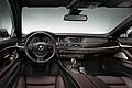 Le dotazioni dedicate alla sicurezza includono l’High Beam Assistant non abbagliante e il sistema BMW Night Vision con riconoscimento delle persone e degli animali, nonché il Dynamic Light Spot.