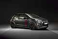 Ancora più audace la versione DS3 Cabrio Racing, una vettura sportiva che abbina le caratteristiche tipiche di una DS3 Racing al piacere di guida di un’auto a cielo aperto.