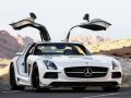 Con un peso di 1.550 kg, il rapporto peso/potenza della SLS AMG Black Series è pari a 2,45 kg/CV.