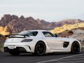 Disponibile il kit aerodinamico AMG, costituito da un alettone posteriore fisso regolabile in fibra di carbonio che fuoriesce a velocità superiori a 120 km/h.