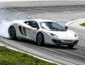 Il costruttore di Woking promette ancora più dinamismo per la sportiva del brand Mclaren MP4-12C 2013, che grazie alla rimappatura della centralina elettronica spinge il potentissimo V8 biturbo M838T da 600 a ben 625 CV.