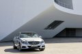 La gamma di motorizzazioni è completata dall'E 300 BlueTEC HYBRID, che combina il motore diesel a quattro cilindri con un motore elettrico per una potenza complessiva di 231 CV. 