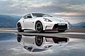 La gamma Nismo della nipponica Nissan riserva interessanti novità a partire dal prossimo settembre, durante il quale sarà offerta una versione aggiornata della sportiva 370Z NISMO, che si presenta con nuove soluzioni estetiche e ingegneristiche.