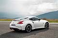 A bordo della sportiva Nissan 370Z Nismo l’atmosfera è racing ed offre nuovi sedili Recaro, le cui sedute integrano una serie di modifiche per offrire il massimo comfort