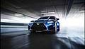 La premiere di Detroit unisce soluzioni di stile che attingono alla linea F, in particolar modo al modello RC F coupé, e il raffinato design di una quattro porte con il tipico dinamismo su strada di una sportiva premium.