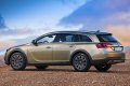 Uno spirito più avventuroso caratterizza la versione Country Tourer di Opel Insignia, elegante station wagon dedicata alla famiglia e al lavoro