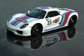 Indossa una veste evocativa del passato il prototipo Porsche 918 Spyder, che sull’asfalto del temibile Nordschleife del Nürburgring supera di dieci secondi i tempi della Carrera GT, toccando quota sette minuti e 22 secondi.