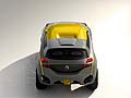 Il trattamento bicolore della carrozzeria di KWID Concept è composto da un grigio metallizzato per la scocca e da un grigio a effetto tramato per le parti funzionali, con del giallo dorato per mettere in contrasto il tetto e le prese d’aria. 
