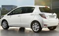 Rinnovata anche esteticamente, la caratteristica di punta della Toyota Yaris Hybrid è comunque rappresentata dalla tecnologia Hybrid Synergy Drive, che si affida alla sinergia instaurata tra un brillante motore benzina 1.5 da 100 CV e un motore elettrico 