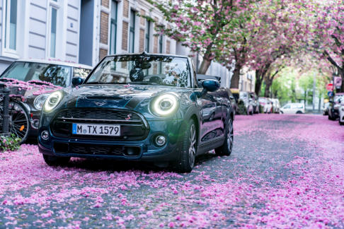 Mini Cabrio Sidewalk