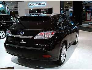 Lexus RX: 2 motrici in meno e tanti vantaggi Lexus RX: 2 motrici in meno e tanti vantaggi