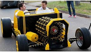 Lego Car: giochiamo o guidiamo? Lego Car: giochiamo o guidiamo?