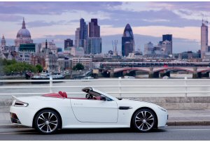 Aston Martin V12 Vantage Roadster, le immagini ufficiali