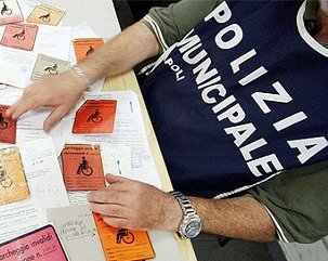 L´inchiesta sui falsi invalidi a Cosenza riguarda anche i tagliandi arancioni