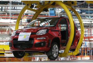 Fiat: a Pomigliano è il giorno della nuova Panda Fiat: a Pomigliano è il giorno della nuova Panda