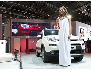 Salone di Parigi 2012: Miss Italia per la nuova Fiat Panda 4x4 Salone di Parigi 2012: Miss Italia per la nuova Fiat Panda 4x4