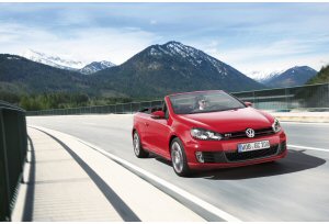Volkswagen Golf GTI Cabriolet, carattere e dinamismo per la openair tedesca Volkswagen Golf GTI Cabriolet, carattere e dinamismo per la openair tedesca
