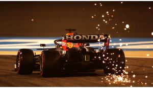 Nel GP del Bahrain vittoria di uno straordinario Lewis Hamilton Nel GP del Bahrain vittoria di uno straordinario Lewis Hamilton