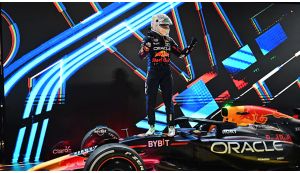 Verstappen trionfa sul circuito di Losail, davanti a Leclerc secondo Verstappen trionfa sul circuito di Losail, davanti a Leclerc secondo