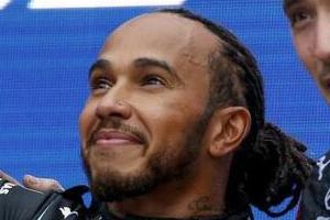 A Sochi vittoria di Lewis Hamilton al suo 100 esimo trionfo in carriera A Sochi vittoria di Lewis Hamilton al suo 100 esimo trionfo in carriera