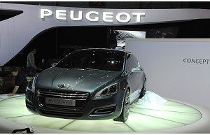 Gruppo PSA modifica il concetto di veicolo ibrido