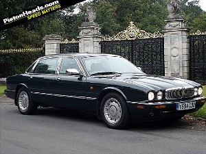 E’ in vendita la Jaguar Daimler Majestic V8, della Regina Elisabetta II