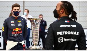 Max Verstappen trionfatore del Mondiale 2021, battendo Lewis Hamilton Max Verstappen trionfatore del Mondiale 2021, battendo Lewis Hamilton