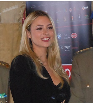 Mille Miglia: Martina Stella madrina dell´edizione 2012 Mille Miglia: Martina Stella madrina dell´edizione 2012