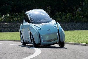 Nissan prepara la sfida con il Renault Twizy Nissan prepara la sfida con il Renault Twizy