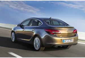 Opel Astra Sedan, ora la gamma è completa