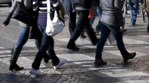 Pedoni: attenzione al telefono Pedoni: attenzione al telefono