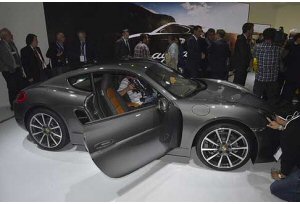 Porsche Cayman 2014, la nuova generazione nella vetrina di Los Angeles Porsche Cayman 2014, la nuova generazione nella vetrina di Los Angeles