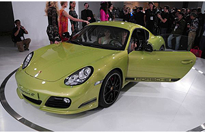 Svelata a Los Angeles la nuova Porsche Cayman R