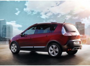 Renault Scenic XMod Cross, versatilità e dinamismo a partire da 21.350 euro