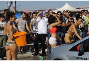 Sexy car wash rinfresca Donne & Motori Show Sexy car wash rinfresca Donne & Motori Show