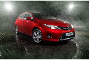 Toyota Auris 2013, nuovo look e più efficienza