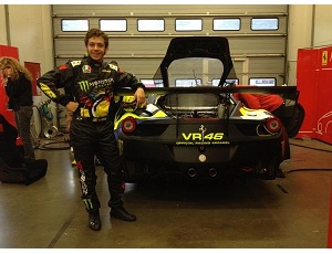 Valentino Rossi e la Ferrari 458 GT3 sul circuito del Nurburgring Valentino Rossi e la Ferrari 458 GT3 sul circuito del Nurburgring