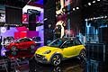 Per quanto riguarda la connettività, Opel presenta al Salone di Ginevra OnStar, il sistema satellitare che collega i veicoli a centri di emergenza e a molti altri servizi. 