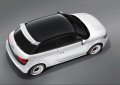 Disponibile nella tonalità Glacier White con tetto nero lucido in contrasto, l’inedita Audi A1 quattro offre cerchi in lega abbinati a pneumatici 225/35 e sfoggia un ampio spoiler posteriore e due scarichi cromati. 