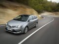 La carrozzeria della Toyota Avensis 2012 è offerta in sei differenti tonalità: White, Grey met., Dark Grey met., Deep Blue met., Deep Titanium met. e Black met, mentre gli allestimenti in catalogo sono due, Avensis Lounge e Style Safety
