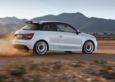 Audi - Sotto il cofano, il motore 2.0 litri turbocompresso da 256 CV di potenza e 350 Nm di coppia, garantisce uno scatto da 0 a 100 km/h in 5,7 secondi per una velocità massima pari a 245 km/h. width=