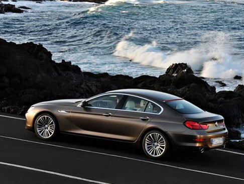 BMW - La BMW Serie 6 Gran Coupé fonde, secondo il comunicato ufficiale, l’estetica esclusiva con l’elevato dinamismo di una coupé, creando un prodotto fortemente affascinante. width=