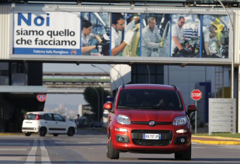 Fiat - E’ il giorno della Panda a Pomigliano d’Arco, che consegna il primo veicolo della nuova generazione ai vertici del Lingotto.  width=