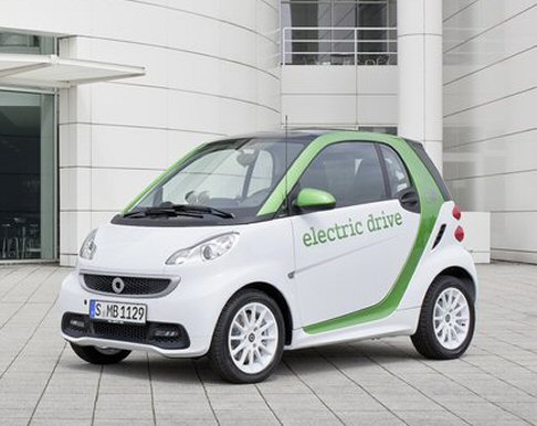 Smart - Smart Forttwo ed adotta una livrea bianca con cellula tridium verde width=
